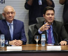 Representantes do Governo do Estado se reuniram nesta quarta-feira (29) com os deputados da base de apoio para apresentar a primeira versão do Banco de Projetos, que vai destinar R$ 375 milhões para licitar projetos executivos de grandes obras estruturais em todas as regiões do Estado. O chefe da Casa Civil, Guto Silva, coordenou a reunião  -  Curitiba, 29/05/2019  -  Foto: José Fernando Ogura/ANPr