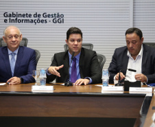 Representantes do Governo do Estado se reuniram nesta quarta-feira (29) com os deputados da base de apoio para apresentar a primeira versão do Banco de Projetos, que vai destinar R$ 375 milhões para licitar projetos executivos de grandes obras estruturais em todas as regiões do Estado. O chefe da Casa Civil, Guto Silva, coordenou a reunião  -  Curitiba, 29/05/2019  -  Foto: José Fernando Ogura/ANPr