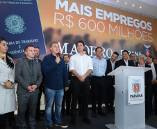 O Grupo Madero confirmou nesta quarta-feira (29), em cerimônia no Palácio Iguaçu, investimentos de R$ 600 milhões na ampliação das operações da empresa em Ponta Grossa, na região dos Campos Gerais. O anúncio foi feito pelo presidente do Grupo, Júnior Durski, ao lado do governador Carlos Massa Ratinho Junior e do apresentador Luciano Huck, sócio do empreendimento.  -  Curitiba, 29/05/2019  -  Foto: Rodrigo Félix Leal/ANPr
