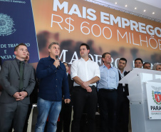 O Grupo Madero confirmou nesta quarta-feira (29), em cerimônia no Palácio Iguaçu, investimentos de R$ 600 milhões na ampliação das operações da empresa em Ponta Grossa, na região dos Campos Gerais. O anúncio foi feito pelo presidente do Grupo, Júnior Durski, ao lado do governador Carlos Massa Ratinho Junior e do apresentador Luciano Huck, sócio do empreendimento.  -  Curitiba, 29/05/2019  -  Foto: Rodrigo Félix Leal/ANPr
