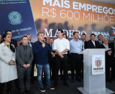 O Grupo Madero confirmou nesta quarta-feira (29), em cerimônia no Palácio Iguaçu, investimentos de R$ 600 milhões na ampliação das operações da empresa em Ponta Grossa, na região dos Campos Gerais. O anúncio foi feito pelo presidente do Grupo, Júnior Durski, ao lado do governador Carlos Massa Ratinho Junior e do apresentador Luciano Huck, sócio do empreendimento.  -  Curitiba, 29/05/2019  -  Foto: Rodrigo Félix Leal/ANPr