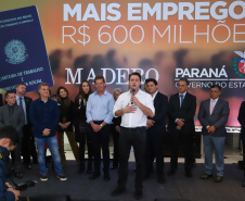 O Grupo Madero confirmou nesta quarta-feira (29), em cerimônia no Palácio Iguaçu, investimentos de R$ 600 milhões na ampliação das operações da empresa em Ponta Grossa, na região dos Campos Gerais. O anúncio foi feito pelo presidente do Grupo, Júnior Durski, ao lado do governador Carlos Massa Ratinho Junior e do apresentador Luciano Huck, sócio do empreendimento.  -  Curitiba, 29/05/2019  -  Foto: Rodrigo Félix Leal/ANPr