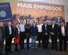 O Grupo Madero confirmou nesta quarta-feira (29), em cerimônia no Palácio Iguaçu, investimentos de R$ 600 milhões na ampliação das operações da empresa em Ponta Grossa, na região dos Campos Gerais. O anúncio foi feito pelo presidente do Grupo, Júnior Durski, ao lado do governador Carlos Massa Ratinho Junior e do apresentador Luciano Huck, sócio do empreendimento.  -  Curitiba, 29/05/2019  -  Foto: Rodrigo Félix Leal/ANPr