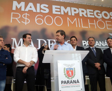 O Grupo Madero confirmou nesta quarta-feira (29), em cerimônia no Palácio Iguaçu, investimentos de R$ 600 milhões na ampliação das operações da empresa em Ponta Grossa, na região dos Campos Gerais. O anúncio foi feito pelo presidente do Grupo, Júnior Durski, ao lado do governador Carlos Massa Ratinho Junior e do apresentador Luciano Huck, sócio do empreendimento.  -  Curitiba, 29/05/2019  -  Foto Gilson Abreu/ANPr