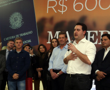 O Grupo Madero confirmou nesta quarta-feira (29), em cerimônia no Palácio Iguaçu, investimentos de R$ 600 milhões na ampliação das operações da empresa em Ponta Grossa, na região dos Campos Gerais. O anúncio foi feito pelo presidente do Grupo, Júnior Durski, ao lado do governador Carlos Massa Ratinho Junior e do apresentador Luciano Huck, sócio do empreendimento.  -  Curitiba, 29/05/2019  -  Foto Gilson Abreu/ANPr