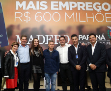 O Grupo Madero confirmou nesta quarta-feira (29), em cerimônia no Palácio Iguaçu, investimentos de R$ 600 milhões na ampliação das operações da empresa em Ponta Grossa, na região dos Campos Gerais. O anúncio foi feito pelo presidente do Grupo, Júnior Durski, ao lado do governador Carlos Massa Ratinho Junior e do apresentador Luciano Huck, sócio do empreendimento.  -  Curitiba, 29/05/2019  -  Foto Gilson Abreu/ANPr