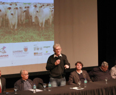 Para o secretário estadual da Agricultura e do Abastecimento, Norberto Ortigara, o Paraná tem condições técnicas, econômicas e políticas de evoluir, e tem mostrando capacidade de ação e estrutura para suspender a vacinação. Foto: Gisele Barão/SEAB