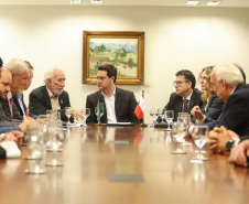 Uma comitiva de empresários e políticos da República Tcheca, liderada pela embaixadora Sandra Linkensederová, esteve nesta quarta-feira (29) no Paraná para discutir possíveis investimentos no Estado