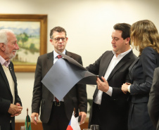 Uma comitiva de empresários e políticos da República Tcheca, liderada pela embaixadora Sandra Linkensederová, esteve nesta quarta-feira (29) no Paraná para discutir possíveis investimentos no Estado