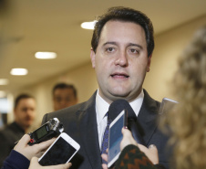O governador Carlos Massa Ratinho Junior, participa das comemorações dos 72 anos do Tribunal de Contas do Estado. Presentes: ministro do Desenvolvimento Regional, Gustavo Canuto; entre outras autoridades.Curitiba, 03-06-19.Foto: Arnaldo Alves / ANPr.