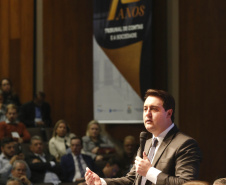 O governador Carlos Massa Ratinho Junior, participa das comemorações dos 72 anos do Tribunal de Contas do Estado. Presentes: ministro do Desenvolvimento Regional, Gustavo Canuto; entre outras autoridades.Curitiba, 03-06-19.Foto: Arnaldo Alves / ANPr.