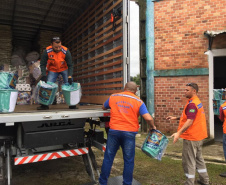 A Coordenadoria Estadual de Proteção e Defesa Civil liberou nesta segunda-feira (3) o terceiro caminhão com materiais de ajuda humanitária aos municípios mais atingidos pelas chuvas dos últimos dias, todos já com decretos de situação de emergência.  -  Curitiba, 03/06/2019  -  Foto: Divulgação Defesa Civil Governo do Paraná