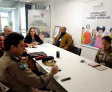 A Superintendência Geral de Diálogo e Interação Social (Sudis) e o Comando do Corpo de Bombeiros vão fazer uma parceria para otimizar o Programa Bombeiro Mirim. Participam da atividade adolescentes que vivem em regiões e situações de vulnerabilidade social e que estejam frequentando o ensino público, com bom desempenho escolar.  -  Curitiba, 03/06/2019  -  Foto: Divulgação Sudis