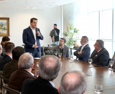 O governador Carlos Massa Ratinho Jr assinou autorização para contratação de empresa especializada em engenharia portuária para execução das obras de recuperação do Píer Público de Inflamáveis do Porto de Paranaguá.Foto Gilson Abreu/ANPr