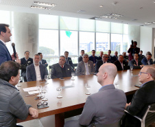 O governador Carlos Massa Ratinho Jr assinou autorização para contratação de empresa especializada em engenharia portuária para execução das obras de recuperação do Píer Público de Inflamáveis do Porto de Paranaguá.Foto Gilson Abreu/ANPr