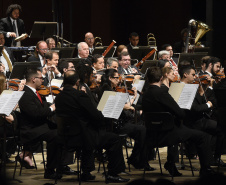A Orquestra Sinfônica do Paraná apresenta neste domingo (9), às 10h30, no Teatro Guaíra (Auditório Bento Munhoz da Rocha Netto), o Concerto Barroco, com regência do maestro-convidado Luís Otávio Santos, especialista em música barroca.  -  Curitiba, 06/06/2019  -  Foto: Kraw Penas/SEEC