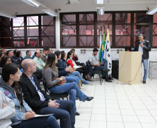 Sanepar, Pitágoras e UTFPR lançam desafio ambiental a estudantes em LondrinaO Hackathon Ambiental é uma maratona de 24 horas para apresentação de soluções para riscos dos mananciais. Diretor da UTFPR, Sidney Alves Lourenço, fala com alunos  -  Londrina, 06/06/2019  -  Foto: Divulgação Sanepar