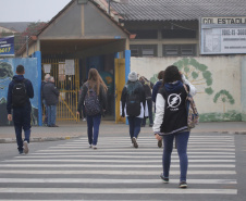 Uma verdadeira força-tarefa foi instalada nesta terça-feira (11) para a realização da segunda edição da Prova Paraná, avaliação diagnóstica desenvolvida pela Secretaria de Estado da Educação e do Esporte que é aplicada hoje em todas as escolas da rede estadual e nas escolas municipais de 398 cidades. Foto: José Fernando Ogura/ANPr