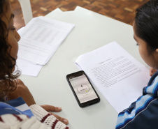 Uma verdadeira força-tarefa foi instalada nesta terça-feira (11) para a realização da segunda edição da Prova Paraná, avaliação diagnóstica desenvolvida pela Secretaria de Estado da Educação e do Esporte que é aplicada hoje em todas as escolas da rede estadual e nas escolas municipais de 398 cidades. Foto: José Fernando Ogura/ANPr