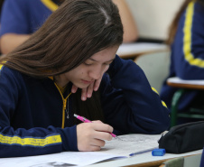 Uma verdadeira força-tarefa foi instalada nesta terça-feira (11) para a realização da segunda edição da Prova Paraná, avaliação diagnóstica desenvolvida pela Secretaria de Estado da Educação e do Esporte que é aplicada hoje em todas as escolas da rede estadual e nas escolas municipais de 398 cidades. Foto: José Fernando Ogura/ANPr