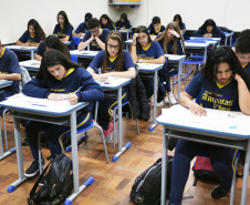 Uma verdadeira força-tarefa foi instalada nesta terça-feira (11) para a realização da segunda edição da Prova Paraná, avaliação diagnóstica desenvolvida pela Secretaria de Estado da Educação e do Esporte que é aplicada hoje em todas as escolas da rede estadual e nas escolas municipais de 398 cidades. Foto: José Fernando Ogura/ANPr