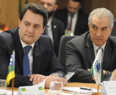 O governador Carlos Massa Ratinho Junior cumpriu agenda em Brasília (DF) nesta terça-feira (11) e participou de diversas reuniões e encontros. Pela manhã, esteve na quinta reunião do Fórum de Governadores.  -  Curitiba, 11/06/2019  -  Fotos: Paulo H. Carvalho / Agencia Brasilia. 