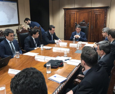 O governador Carlos Massa Ratinho Junior e o secretário de Infraestrutura e Logística, Sandro Alex, também se encontraram com o ministro da Infraestrutura, Tarcísio Freitas. Trataram sobre dois processos de extrema importância para a logística do Estado. Foto: Divulgação