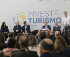 Governador Carlos Massa Ratinho Junior participa do seminário  do programa Investe Turismo, em Foz do Iguaçu. Foto: Arnaldo Alves/ANPr