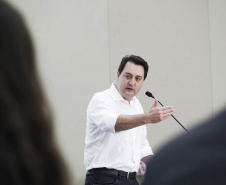 Governador Carlos Massa Ratinho Junior participa do seminário  do programa Investe Turismo, em Foz do Iguaçu. Foto: Arnaldo Alves/ANPr