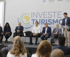 Governador Carlos Massa Ratinho Junior participa do seminário  do programa Investe Turismo, em Foz do Iguaçu. Na foto, o ministro do Turismo, Marcelo Álvaro Antônio. Foto: Arnaldo Alves/ANPr