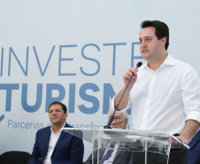 Governador Carlos Massa Ratinho Junior participa do seminário  do programa Investe Turismo, em Foz do Iguaçu. Foto: Rodrigo Felix Leal/ANPr