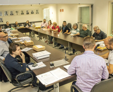 A Diretoria de Engenharia e Manutenção dos Portos do Paraná já analisa as propostas técnicas que concorrem para desenvolver o projeto executivo da avenida Ayrton Senna da Silva. O projeto é para restauração e ampliação da capacidade do trecho urbano, com 8,1 quilômetros de extensão, entre a continuação da BR 277 e o Porto de Paranaguá.   p  Paranaguá, 12/06/2019  -  Foto: Cláudio Neves/APPA