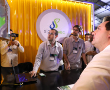 O governador Carlos Massa Ratinho Junior esteve nesta quarta-feira (12) na Digital Agro 2019, em Carambeí, nos Campos Gerais. O evento apresenta e discute as principais novidades tecnológicas para o agronegócio, como a digitalização do campo, automação, robótica, internet das coisas e Big Data. Foto: Rodrigo Felix Leal/ANPr