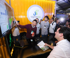 O governador Carlos Massa Ratinho Junior esteve nesta quarta-feira (12) na Digital Agro 2019, em Carambeí, nos Campos Gerais. O evento apresenta e discute as principais novidades tecnológicas para o agronegócio, como a digitalização do campo, automação, robótica, internet das coisas e Big Data. Foto: Rodrigo Felix Leal/ANPr