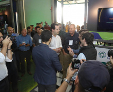O governador Carlos Massa Ratinho Junior esteve nesta quarta-feira (12) na Digital Agro 2019, em Carambeí, nos Campos Gerais. O evento apresenta e discute as principais novidades tecnológicas para o agronegócio, como a digitalização do campo, automação, robótica, internet das coisas e Big Data. FotoJaelson Lucas/ANPr