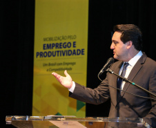 O governador Carlos Massa Ratinho Junior participou nesta quinta-feira (13), no auditório da Federação das Indústrias do Estado do Paraná (Fiep), do lançamento do programa Mobilização pelo Emprego e Produtividade para Todos.  -  Curitiba, 13/11/2019  -  Foto: Geraldo Bubniak/ANPr