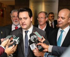 O governador Carlos Massa Ratinho Junior participou nesta quinta-feira (13), no auditório da Federação das Indústrias do Estado do Paraná (Fiep), do lançamento do programa Mobilização pelo Emprego e Produtividade para Todos.  -  Curitiba, 13/11/2019  -  Foto: Geraldo Bubniak/ANPr