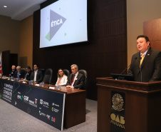 Governador Carlos Massa Ratinho Junior participa da abertura do I Simpósio Paranaense de Combate à Corrupção na Administração Pública. Na foto, o secretário da Controladoria Geral do Estado, Raul Siqueira   -  Curitiba, 13/06/2019  -  Foto: Rodrigo Félix Leal/ANPr