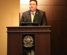 Governador Carlos Massa Ratinho Junior participa da abertura do I Simpósio Paranaense de Combate à Corrupção na Administração Pública. Na foto, o secretário da Controladoria Geral do Estado, Raul Siqueira   -  Curitiba, 13/06/2019  -  Foto: Rodrigo Félix Leal/ANPr