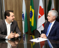 Governador Carlos Massa Ratinho Junior participa da abertura do I Simpósio Paranaense de Combate à Corrupção na Administração Pública. Na foto, o governador com o presidente da OAB-PR, Cássio Lisandro Telles  - Curitiba, 13/06/2019 - Foto: Jaelson Lucas/ANPr
