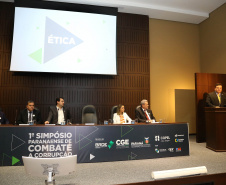 Governador Carlos Massa Ratinho Junior participa da abertura do I Simpósio Paranaense de Combate à Corrupção na Administração Pública. Na foto, o secretário da Controladoria Geral do Estado, Raul Siqueira  - Curitiba, 13/06/2019 - Foto: Jaelson Lucas/ANPr