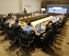 O governador Carlos Massa Ratinho Junior reuniu-se com representantes das Artes Marciais. Participaram: superintendente do Esporte, Hélio Wirbiski; deputado Alexandre Amaro; entre outros.Curitiba, 17-06-19.Foto: Arnaldo Alves / ANPr.