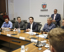 O governador Carlos Massa Ratinho Junior reuniu-se com representantes das Artes Marciais. Participaram: superintendente do Esporte, Hélio Wirbiski; deputado Alexandre Amaro; entre outros.Curitiba, 17-06-19.Foto: Arnaldo Alves / ANPr.