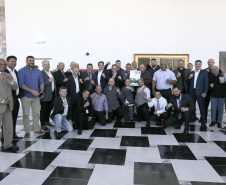 O governador Carlos Massa Ratinho Junior reuniu-se com representantes das Artes Marciais. Participaram: superintendente do Esporte, Hélio Wirbiski; deputado Alexandre Amaro; entre outros.Curitiba, 17-06-19.Foto: Arnaldo Alves / ANPr.