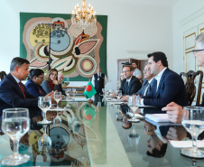 Governador Carlos Massa Ratinho Jr recebe o  embaixador de Bangladesh Zulfiqar Rahman. -  Curitiba,17/06/2019 Foto: Rodrigo Félix Leal/ANPr