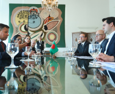 Governador Carlos Massa Ratinho Jr recebe o  embaixador de Bangladesh Zulfiqar Rahman. -  Curitiba,17/06/2019 Foto: Rodrigo Félix Leal/ANPr