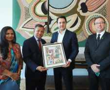 Governador Carlos Massa Ratinho Jr recebe o  embaixador de Bangladesh Zulfiqar Rahman. -  Curitiba,17/06/2019 Foto: Rodrigo Félix Leal/ANPr