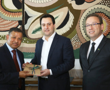 Governador Carlos Massa Ratinho Jr recebe visita do embaixador de Bangladesh Zulfiqar Rahman. -  Curitiba,17/06/2019 Foto:Jaelson Lucas / ANPr