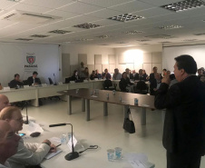 A Secretaria de Estado do Desenvolvimento Sustentável e do Turismo se reuniu hoje (17), com procuradores e promotores do Ministério Público do Paraná (MP-PR), para discutir projetos e obras de desenvolvimento sustentável para o Litoral paranaense. O encontro aconteceu no Palácio das Araucárias. Foto: Divulgação/SEDEST