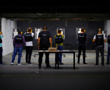 A Polícia Civil do Paraná promoveu na sexta-feira (14) a primeira edição do Curso de Orientação à Imprensa em Áreas de Conflito Armado, em Curitiba. Noções básicas sobre procedimentos policiais em locais de crime, atendimento pré-hospitalar de combate e instrução de tiro foram algumas das disciplinas ministradas no treinamento, que reuniu 20 jornalistas de veículos de comunicação paranaenses.  Curitiba, 17/06/2019  -  Foto: Divulgação Polícia Civil